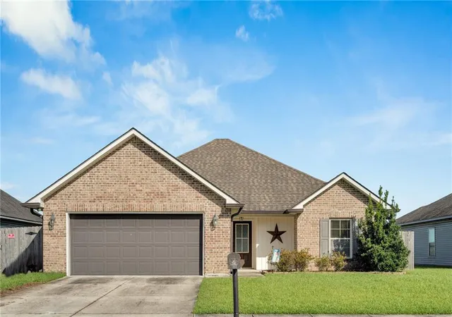 Photo 1 of Single family home for sale at 206 Ashton Oaks Ln, Luling, LA 70070 | MLS# 2568452 | Listing updated on 2026-08-30