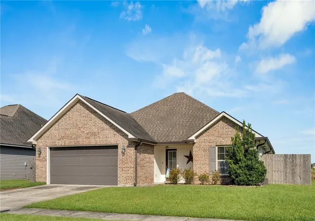 Photo 2 of Single family home for sale at 206 Ashton Oaks Ln, Luling, LA 70070 | MLS# 2568452 | Listing updated on 2026-08-30