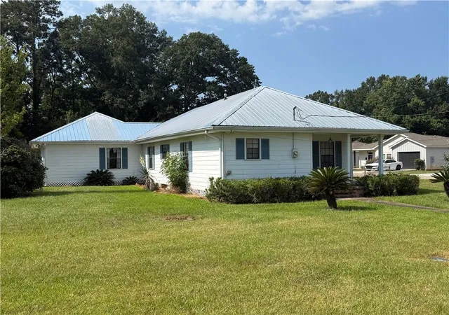 Photo 2 of Single family home for sale at 213 W Pine St, Amite, LA 70422 | MLS# 2571224 | Listing updated on 2026-09-20