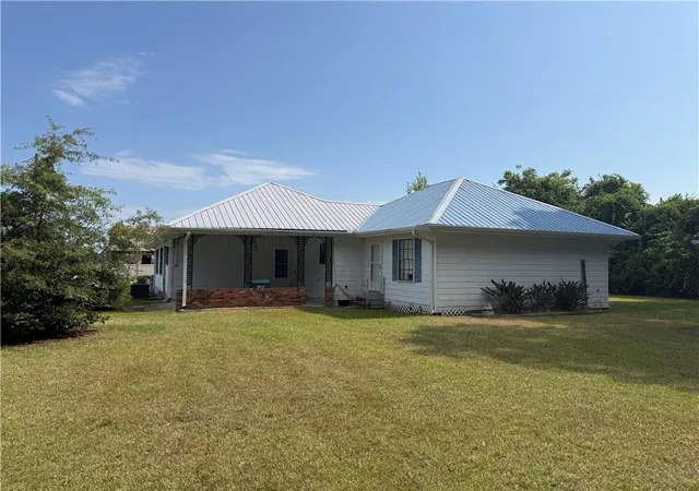 Photo 3 of Single family home for sale at 213 W Pine St, Amite, LA 70422 | MLS# 2571224 | Listing updated on 2026-09-20