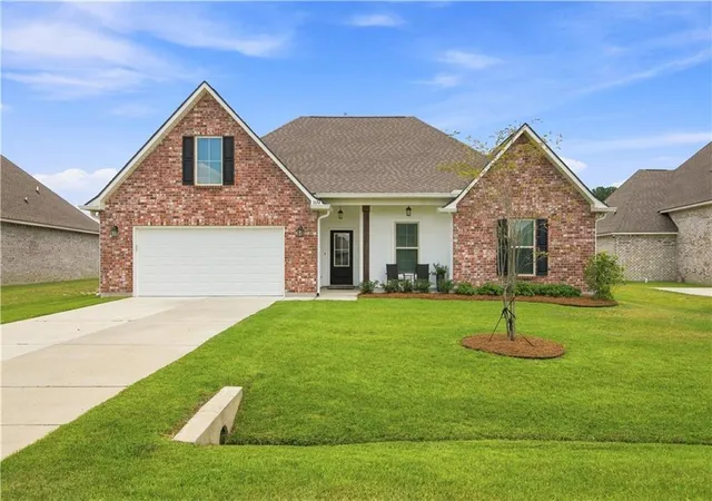 Photo 2 of Single family home for sale at 1174 Barrington Dr, Covington, LA 70435 | MLS# 2572675 | Listing updated on 2026-09-09