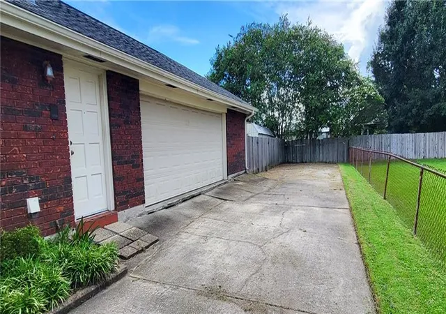 Photo 3 of Single family home for sale at 1700 Transcontinental Dr, Metairie, LA 70001 | MLS# 2570683 | Listing updated on 2026-09-29