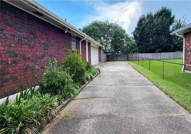 Photo 3 of Single family home for sale at 1700 Transcontinental Dr, Metairie, LA 70001 | MLS# 2570683 | Listing updated on 2026-09-29