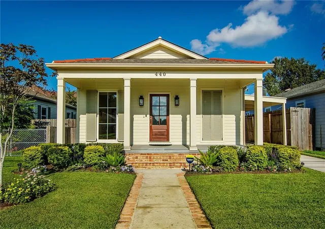 Photo 1 of Single family home for sale at 440 Metairie Lawn Dr, Metairie, LA 70001 | MLS# 2572670 | Listing updated on 2026-09-17