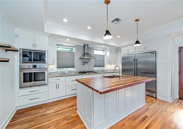 Photo 2 of Single family home for sale at 440 Metairie Lawn Dr, Metairie, LA 70001 | MLS# 2572670 | Listing updated on 2026-09-17