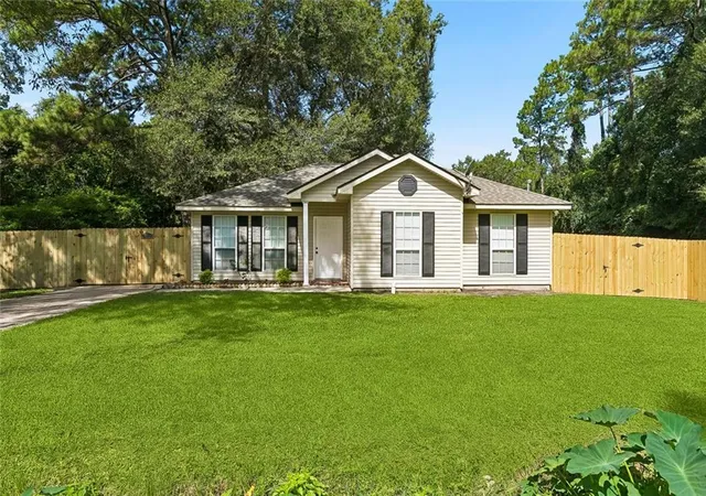 Photo 2 of Single family home for sale at 70511 5th Street, Covington, LA 70433 | MLS# 2572012 | Listing updated on 2026-09-21