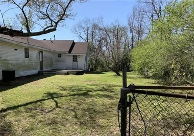 Photo 3 of Single family home for sale at 718 Skinner Ln, Oak Grove, LA 71263 | MLS# 2572928 | Listing updated on 2026-09-16