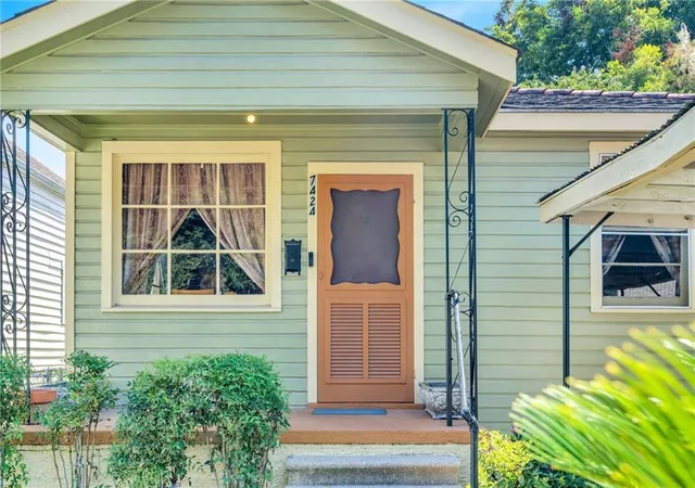 Photo 1 of Single family home for sale at 7424 Hurst St, New Orleans, LA 70118 | MLS# 2572660 | Listing updated on 2026-09-19