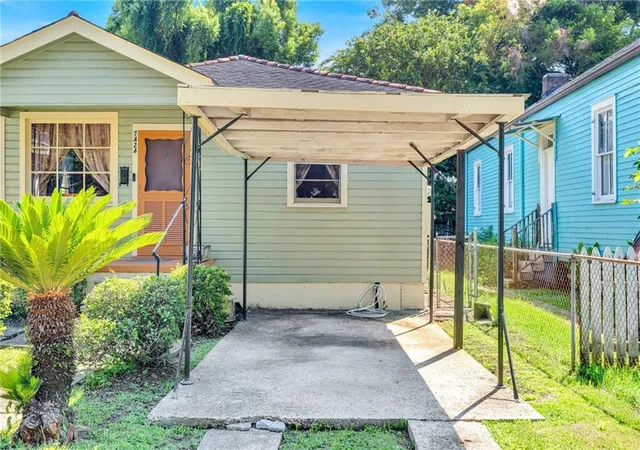 Photo 2 of Single family home for sale at 7424 Hurst St, New Orleans, LA 70118 | MLS# 2572660 | Listing updated on 2026-09-19