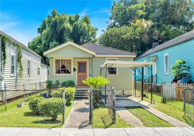 Photo 3 of Single family home for sale at 7424 Hurst St, New Orleans, LA 70118 | MLS# 2572660 | Listing updated on 2026-09-19