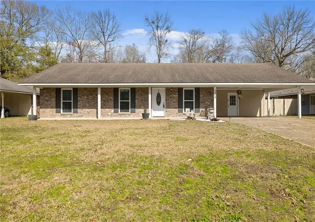 Single family home for sale at 1215 Jason Dr, Denham Springs, LA 70726 | MLS# 2572966