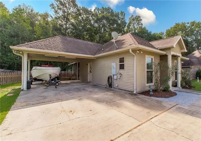 Photo 2 of Single family home for sale at 42787 Scarlett Cir, Hammond, LA 70403 | MLS# 2573026 | Listing updated on 2026-09-09