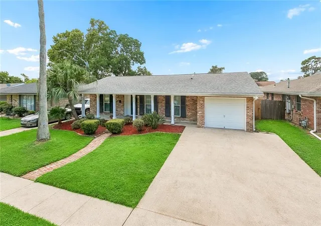 Photo 2 of Single family home for sale at 4104 Haring Rd, Metairie, LA 70006 | MLS# 2573008 | Listing updated on 2026-09-09