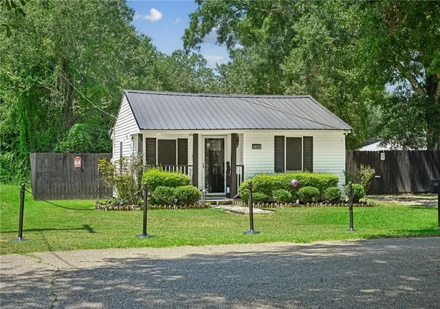Photo 2 of Single family home for sale at 206 16th Avenue, Franklinton, LA 70438 | MLS# 2573078 | Listing updated on 2026-09-17