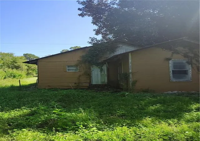 Photo 2 of Single family home for sale at 909 S Royal St, Bogalusa, LA 70427 | MLS# 2573175 | Listing updated on 2026-09-22