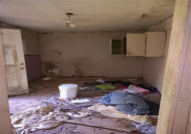 Photo 3 of Single family home for sale at 909 S Royal St, Bogalusa, LA 70427 | MLS# 2573175 | Listing updated on 2026-09-22