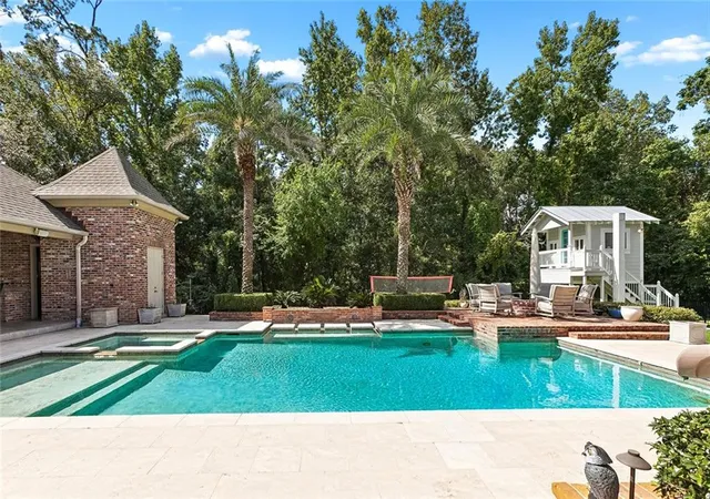 Photo 2 of Sale Pending at 271 Morningside Dr, Mandeville, LA 70448 | MLS# 2572814 | Listing updated on 2026-09-19