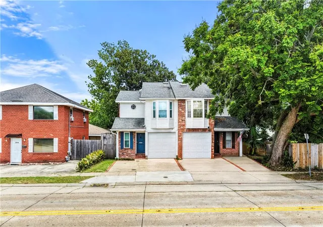 Photo 1 of Townhouse for sale at 817 Cleary Ave, Metairie, LA 70001 | MLS# 2572821 | Listing updated on 2026-09-27