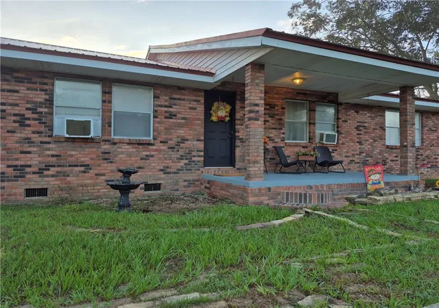 Photo 3 of Single family home for sale at 32380 Holmesville Rd, Mount Hermon, LA 70450 | MLS# 2573152 | Listing updated on 2026-09-16