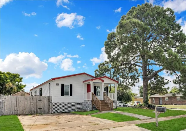 Photo 2 of Sale Pending at 5601 Debore Dr, New Orleans, LA 70126 | MLS# 2572319 | Listing updated on 2026-09-03