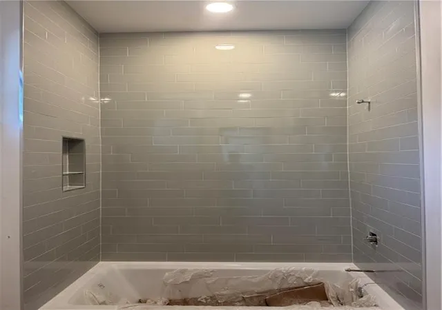 Photo 4 of Sale Pending at 221 E Maple Ridge Dr, Metairie, LA 70001 | MLS# 2573291 | Listing updated on 2026-09-12