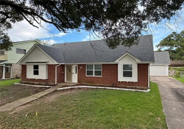 Photo 2 of Single family home for sale at 2020 Easter Ln, New Orleans, LA 70114 | MLS# 2572184 | Listing updated on 2026-10-02