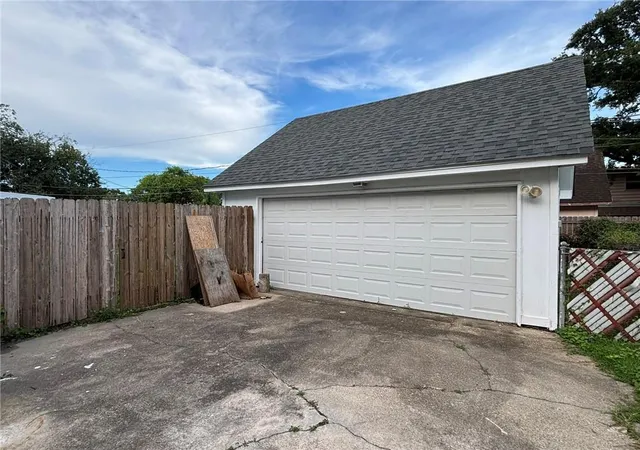 Photo 3 of Single family home for sale at 2020 Easter Ln, New Orleans, LA 70114 | MLS# 2572184 | Listing updated on 2026-10-02