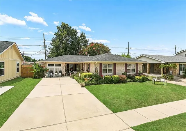 Photo 2 of Single family home for sale at 6200 Boutall St, Metairie, LA 70003 | MLS# 2573114 | Listing updated on 2026-10-04