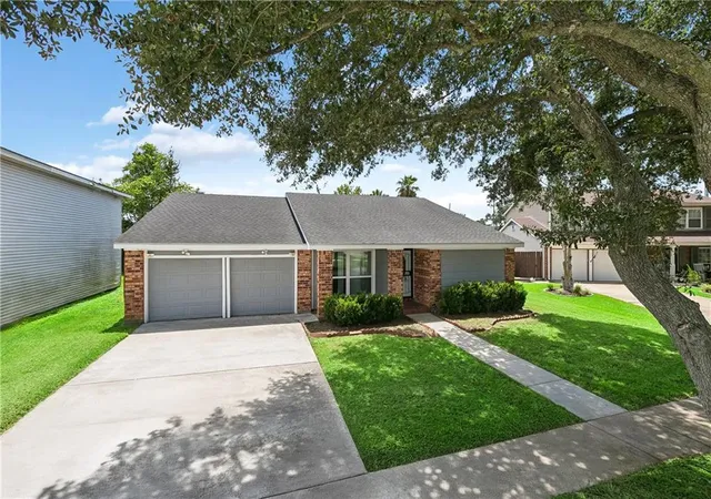 Photo 1 of Single family home for sale at 4049 S Chipwood Dr, Harvey, LA 70058 | MLS# 2573315 | Listing updated on 2026-09-05