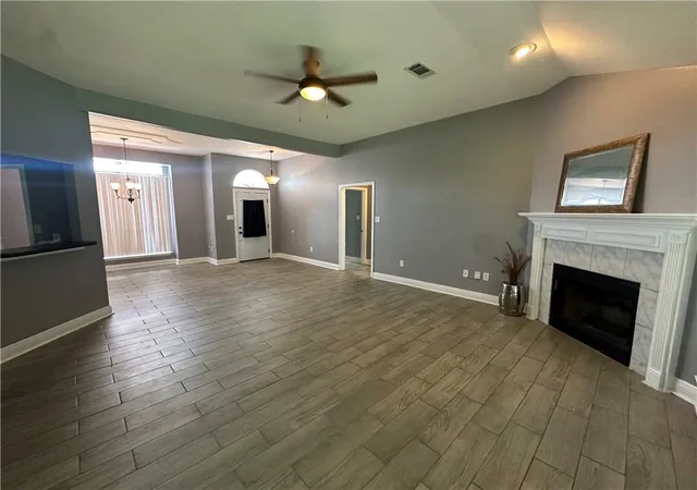 Photo 3 of Sale Pending at 1900 English Colony Dr, La Place, LA 70068 | MLS# 2571863 | Listing updated on 2026-09-09