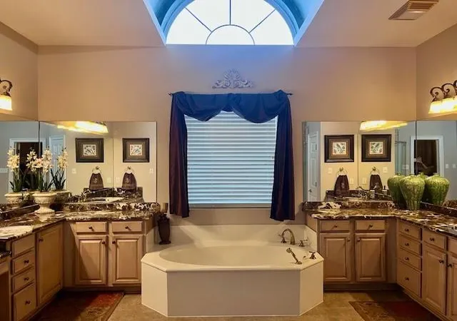 Photo 3 of Single family home for sale at 3812 Lake Winnipeg Dr, Harvey, LA 70058 | MLS# 2573376 | Listing updated on 2026-10-07
