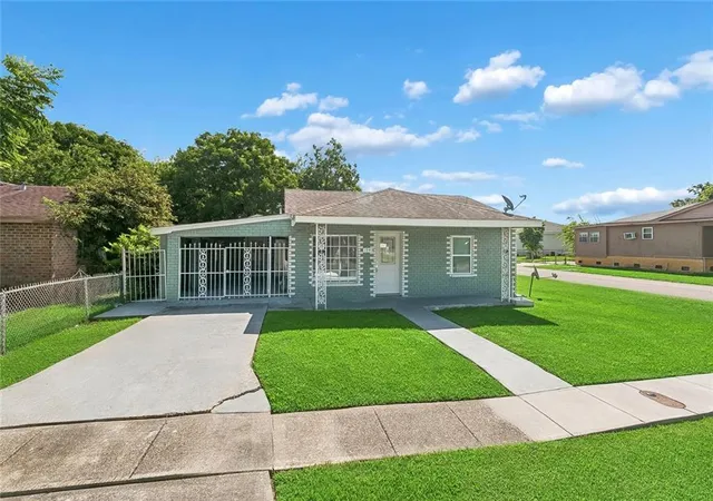 Photo 3 of Single family home for sale at 1941 Estalote Ave, Harvey, LA 70058 | MLS# 2572242 | Listing updated on 2026-09-29
