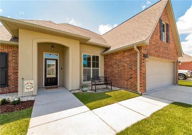 Photo 2 of Single family home for sale at 28413 Loiret Ct, Ponchatoula, LA 70454 | MLS# 2573385 | Listing updated on 2026-09-06