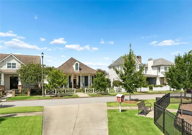 Photo 3 of Single family home for sale at 909 Tezcucco Ct, Covington, LA 70433 | MLS# 2572820 | Listing updated on 2026-09-10