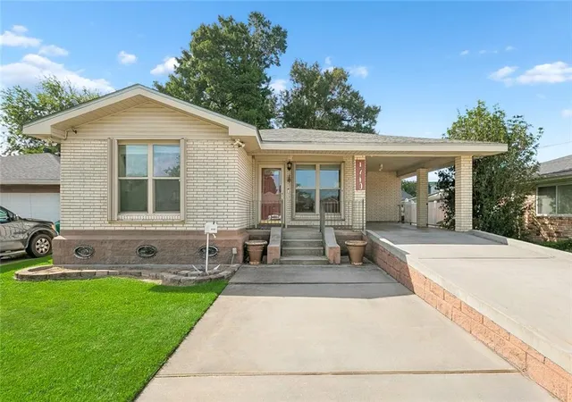 Photo 1 of Single family home for sale at 4740 Newlands St, Metairie, LA 70006 | MLS# 2573460 | Listing updated on 2026-08-30