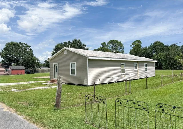Photo 3 of Single family home for sale at 115 Butler St, Thibodaux, LA 70301 | MLS# 2573564 | Listing updated on 2026-09-17