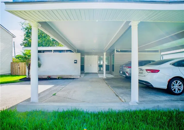 Photo 3 of Sale Pending at 657 E Marlin Ct, Terrytown, LA 70056 | MLS# 2573584 | Listing updated on 2026-09-16