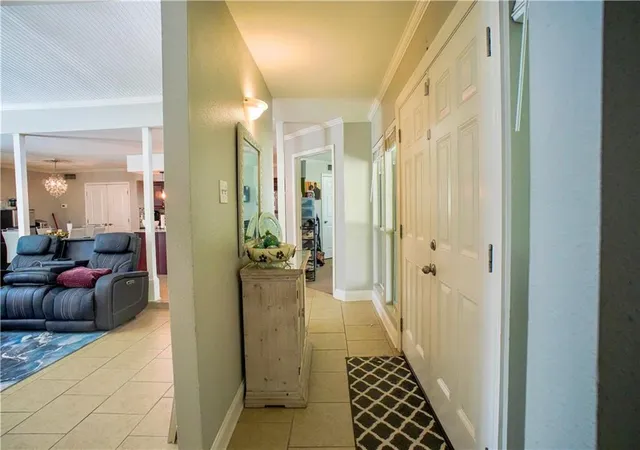 Photo 4 of Sale Pending at 657 E Marlin Ct, Terrytown, LA 70056 | MLS# 2573584 | Listing updated on 2026-09-16