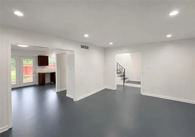 Listing Photo 2 - Condo for sale in building located at 7702 Belcrest Pl, New Orleans, LA 70126 - Unit #7702