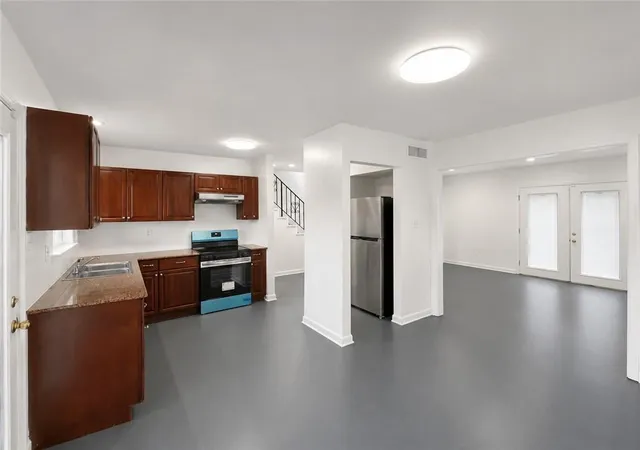 Listing Photo 5 - Condo for sale in building located at 7702 Belcrest Pl, New Orleans, LA 70126 - Unit #7702