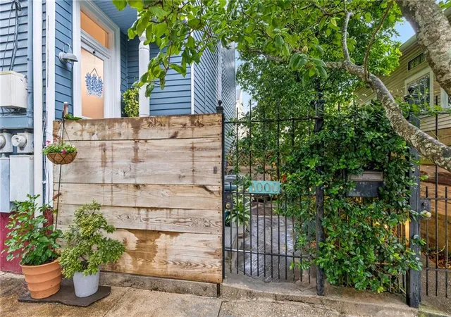 Listing Photo 2 - Condo for sale in building located at 1000 Euterpe St, New Orleans, LA 70130 - Unit #0