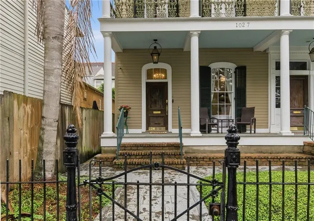 Listing Photo 2 - Condo for sale in building located at 1027 Washington Ave, New Orleans, LA 70130 - Unit #A
