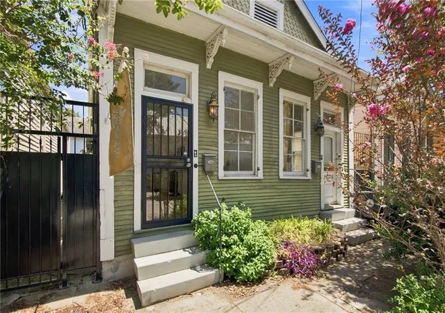 Listing Photo 1 - Condo for sale in building located at 7911 Cohn St, New Orleans, LA 70118 - Unit #7911