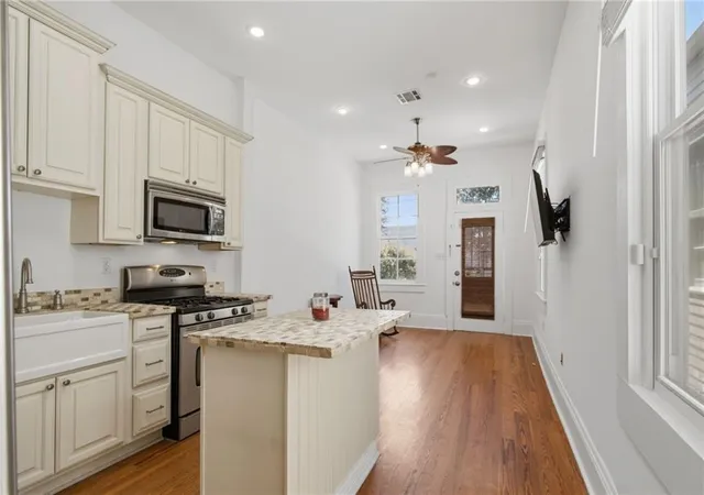 Listing Photo 4 - Condo for sale in building located at 7911 Cohn St, New Orleans, LA 70118 - Unit #7911