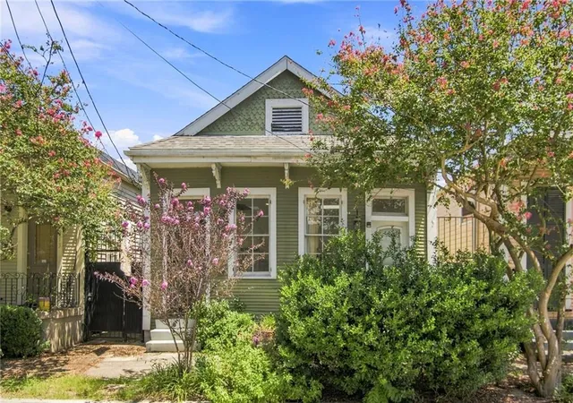 Listing Photo 1 - Condo for sale in building located at 7909 Cohn St, New Orleans, LA 70118 - Unit #7909
