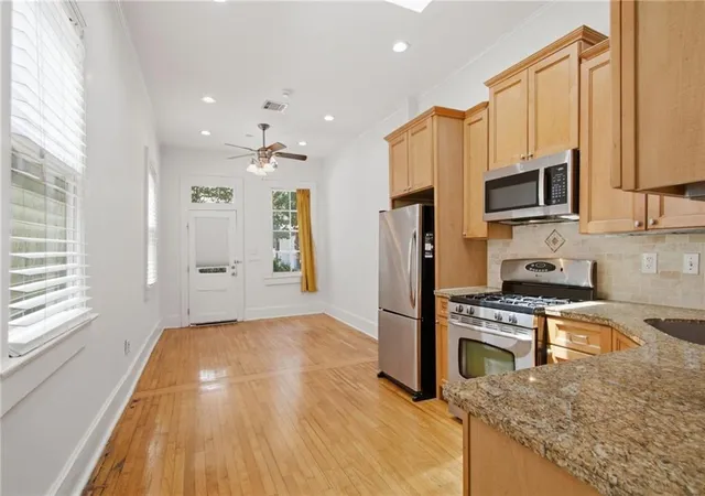 Listing Photo 4 - Condo for sale in building located at 7909 Cohn St, New Orleans, LA 70118 - Unit #7909