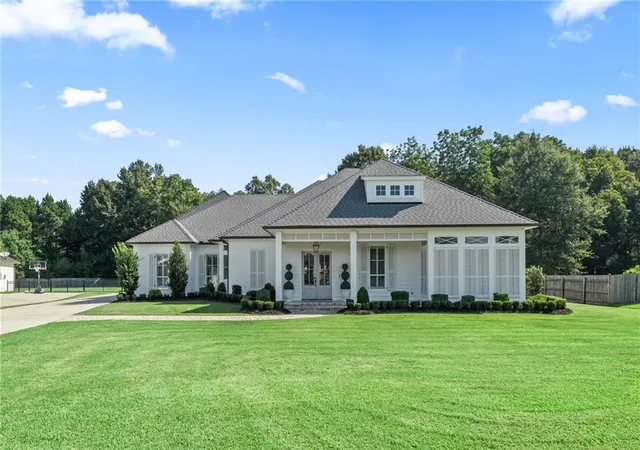 Photo 1 of Sale Pending at 528 Tallow Tree Dr, Madisonville, LA 70447 | MLS# 2574829 | Listing updated on 2026-09-04