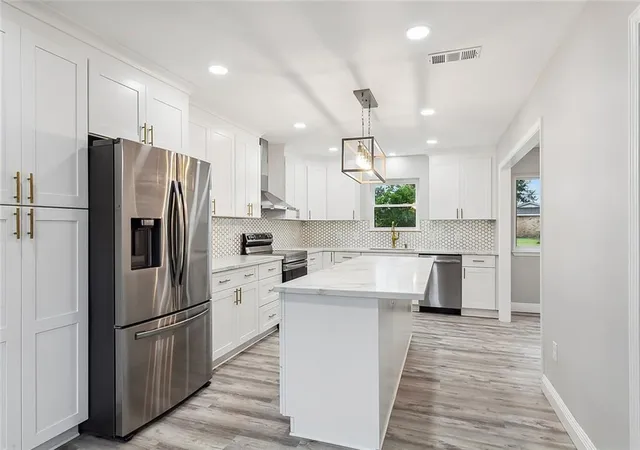 Photo 3 of Single family home for sale at 382 Oak Tree Dr, La Place, LA 70068 | MLS# 2574892 | Listing updated on 2026-08-31