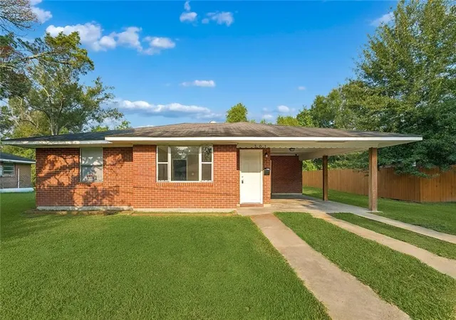 Photo 1 of Single family home for sale at 301 Maple St, Hammond, LA 70403 | MLS# 2574651 | Listing updated on 2026-09-08