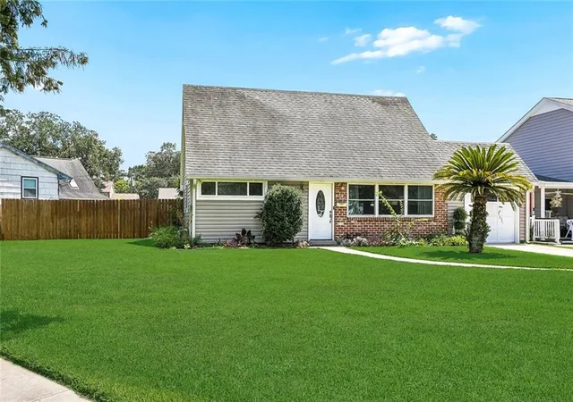 Photo 2 of Single family home for sale at 717 Mary Ln, River Ridge, LA 70123 | MLS# 2574965 | Listing updated on 2026-09-17